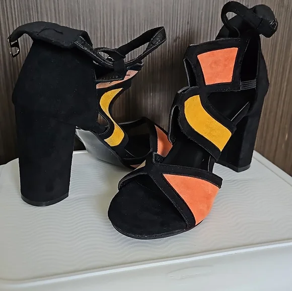 Sandals - Picture 2 of 2